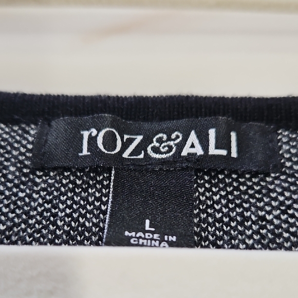 Roz & Ali Monochrome Knit Top. From dress barn. - Picture 4 of 4